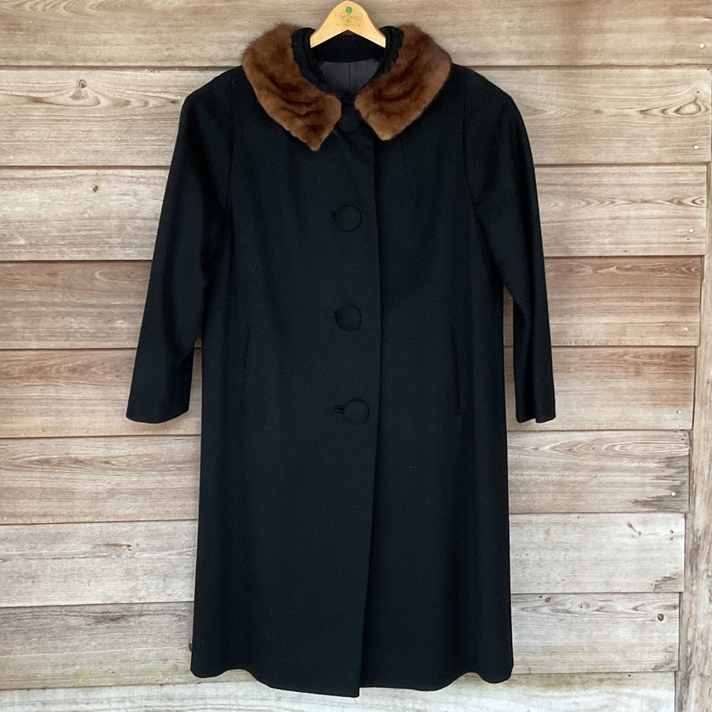Elegant Black Coat with Faux Fur Collar